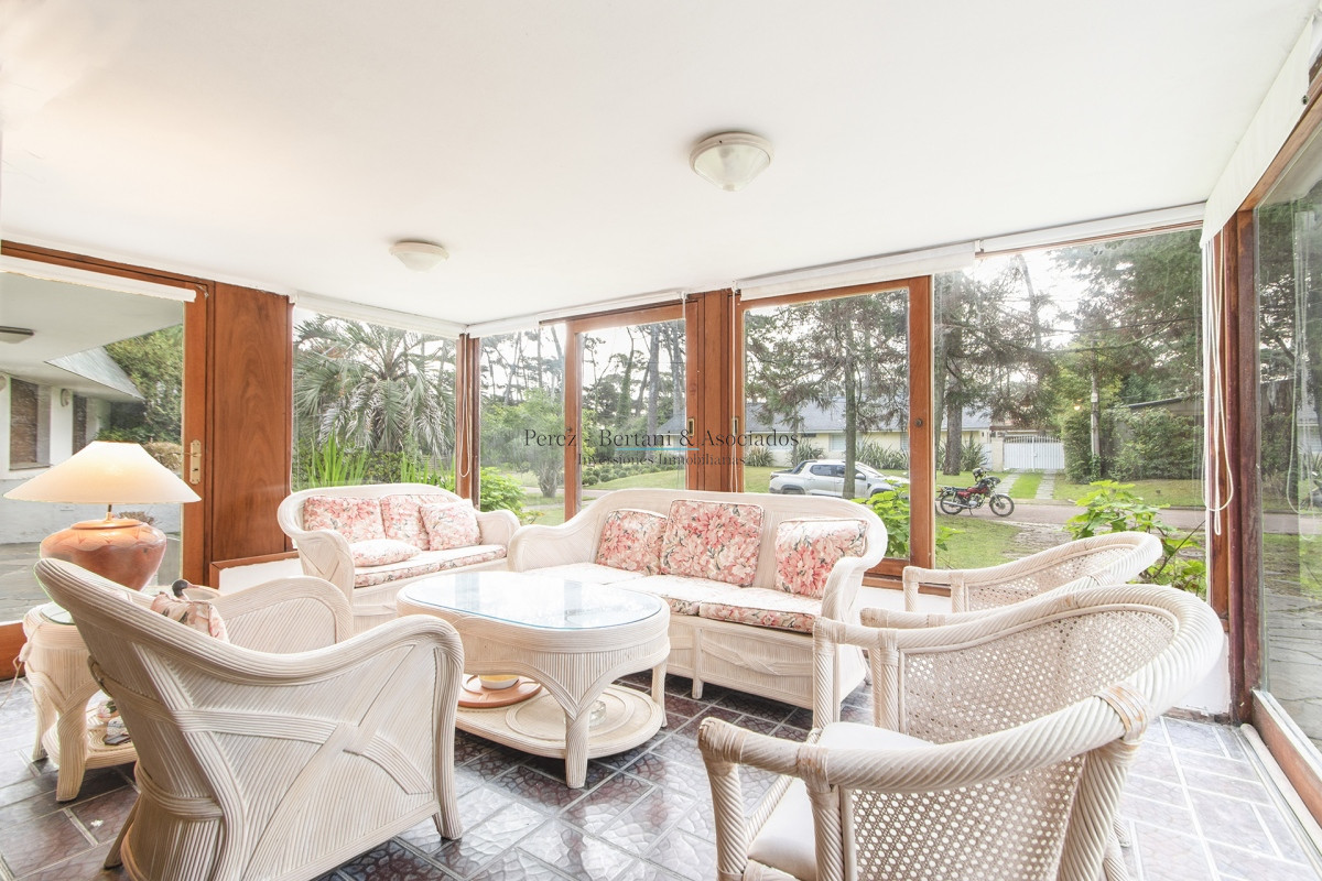 Casa ID.110 - Muy buena propiedad en Venta 5 dorm., 5 baños, Playa Mansa