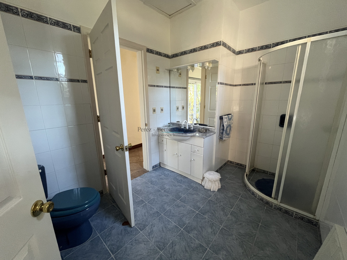 Casa ID.111 - Casa en Venta Cuatro Dormitorios en Cantegril, Punta Del Este 