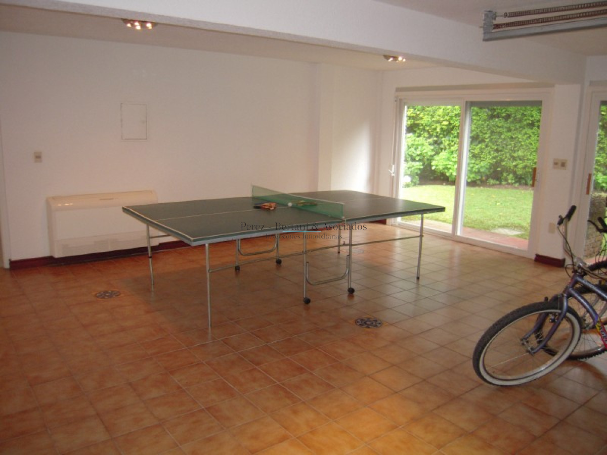 Casa ID.111 - Casa en Venta Cuatro Dormitorios en Cantegril, Punta Del Este 