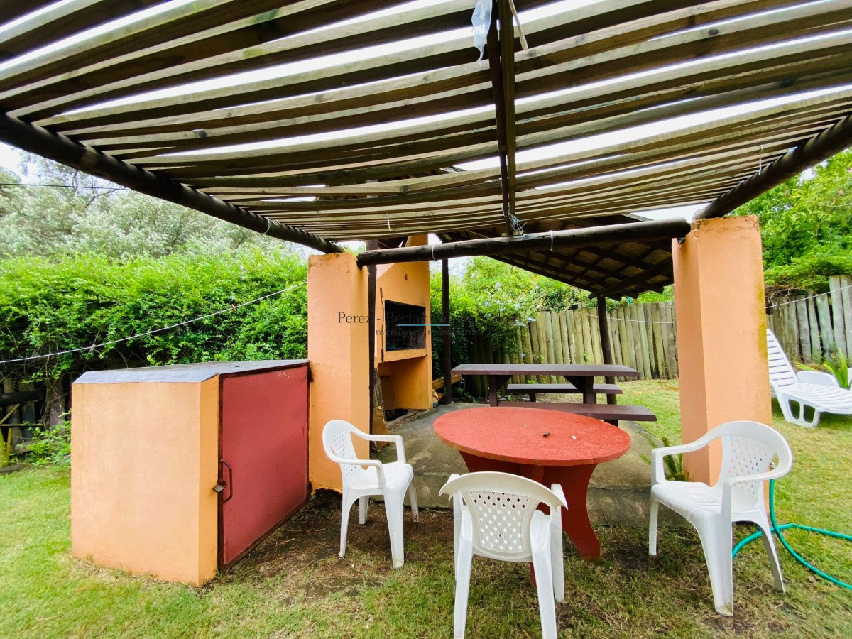 Casa ID.903 - Alquiler en Tio Tom Tres Dormitorios A una Cuadra del Mar