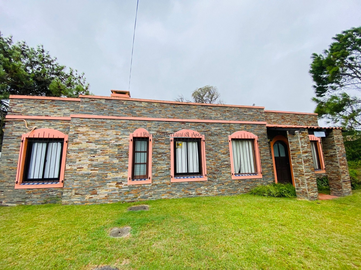 Casa ID.903 - Alquiler en Tio Tom Tres Dormitorios A una Cuadra del Mar