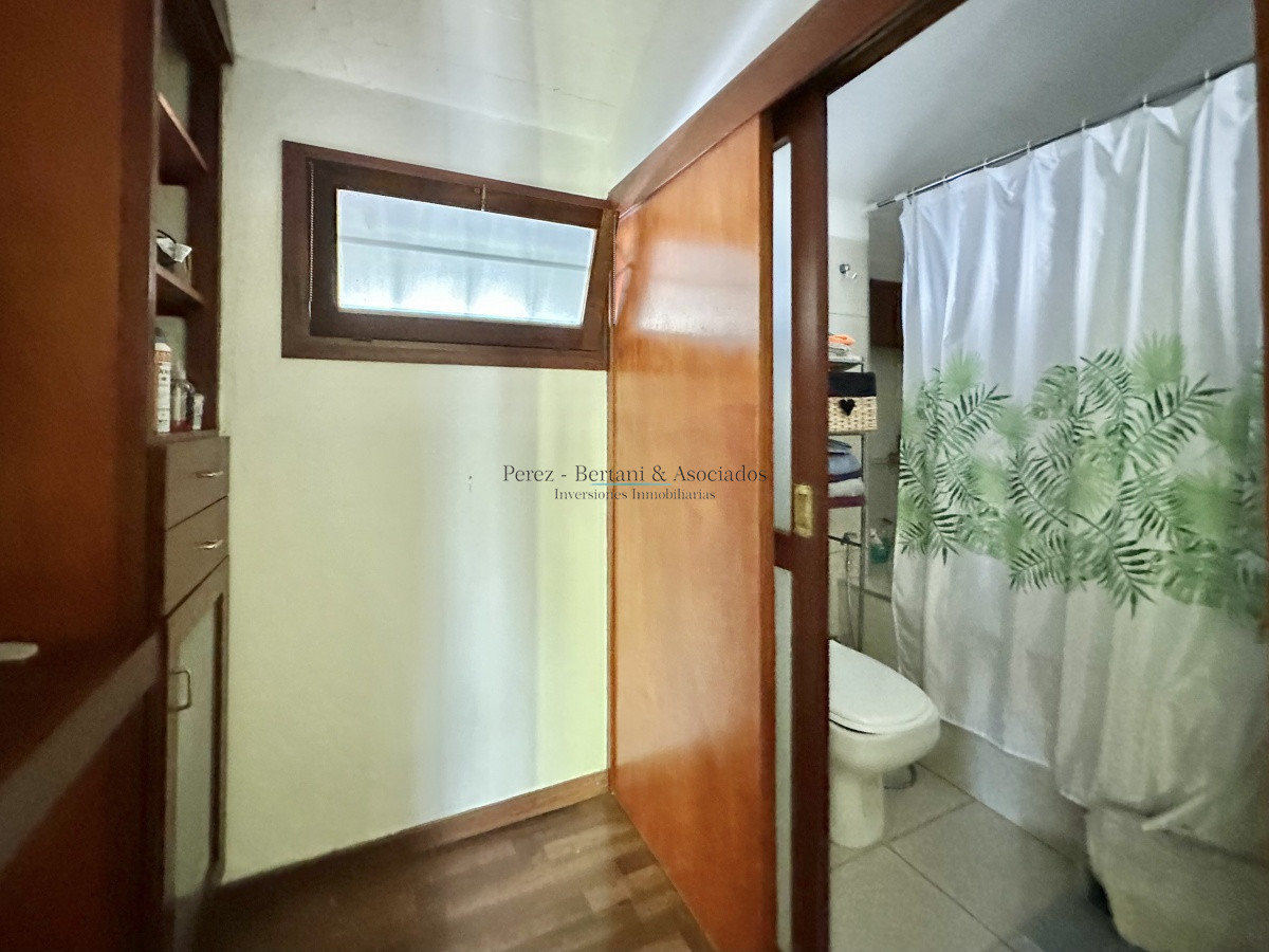 Casa ID.264 - Casa de cuatro dormitorios en venta, Playa Mansa, Punta del Este.