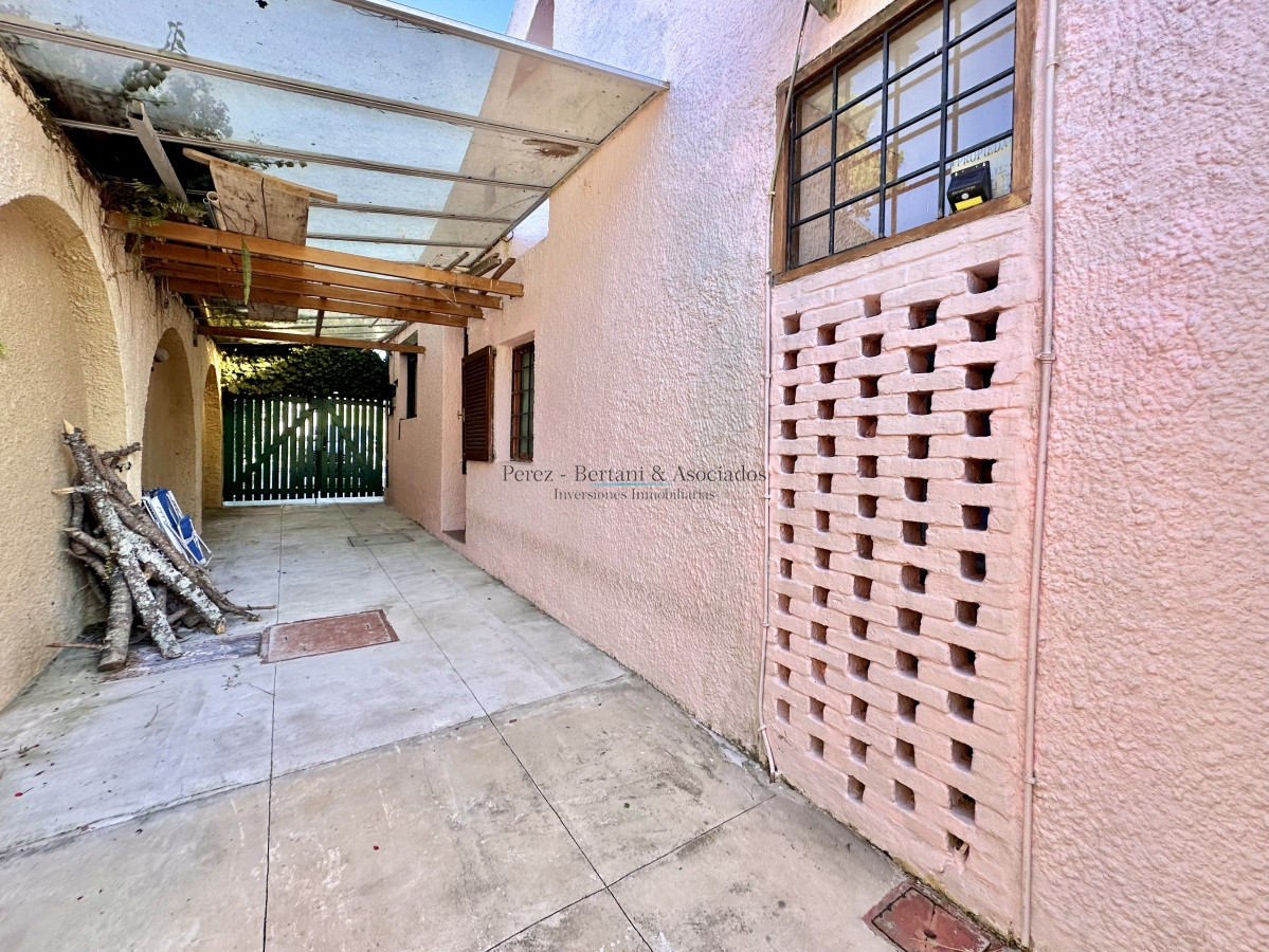 Casa ID.264 - Casa de cuatro dormitorios en venta, Playa Mansa, Punta del Este.