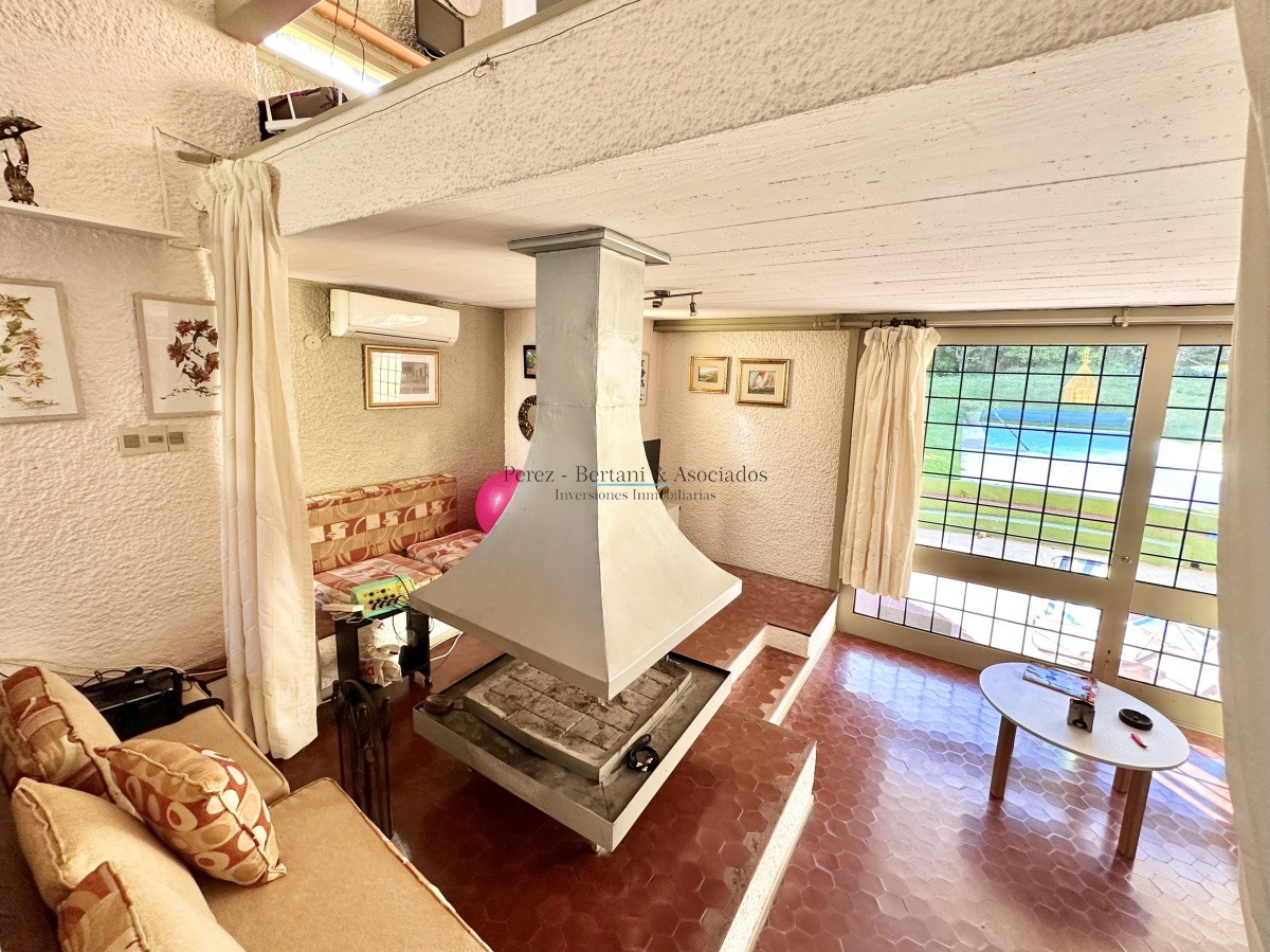 Casa ID.264 - Casa de cuatro dormitorios en venta, Playa Mansa, Punta del Este.