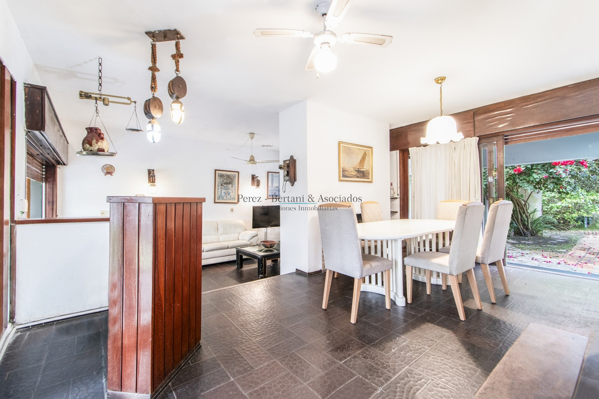 Casa ID.110 - Muy buena propiedad en Venta 5 dorm., 5 baños, Playa Mansa