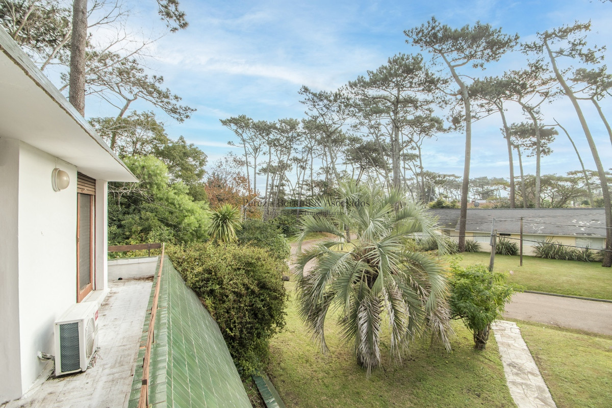 Casa ID.110 - Muy buena propiedad en Venta 5 dorm., 5 baños, Playa Mansa