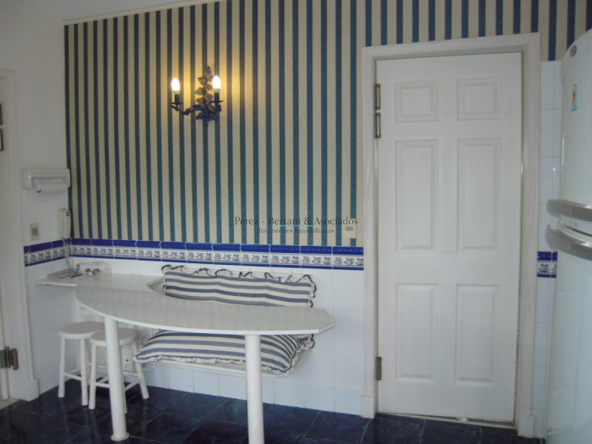 Casa ID.111 - Casa en Venta Cuatro Dormitorios en Cantegril, Punta Del Este 