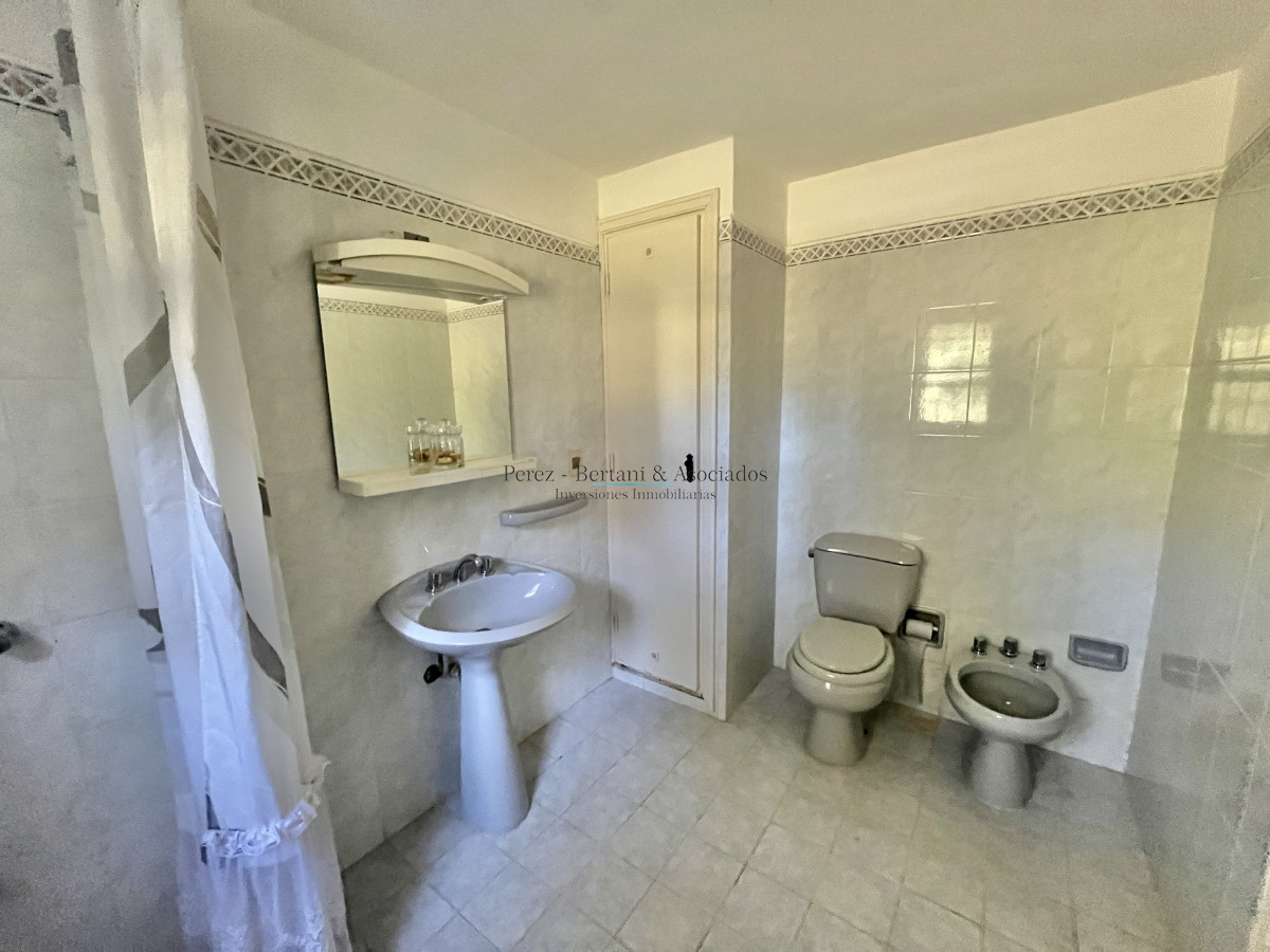 Casa ID.111 - Casa en Venta Cuatro Dormitorios en Cantegril, Punta Del Este 