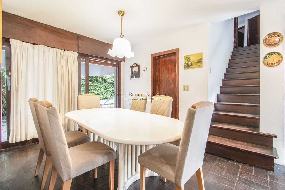 Casa ID.110 - Muy buena propiedad en Venta 5 dorm., 5 baños, Playa Mansa