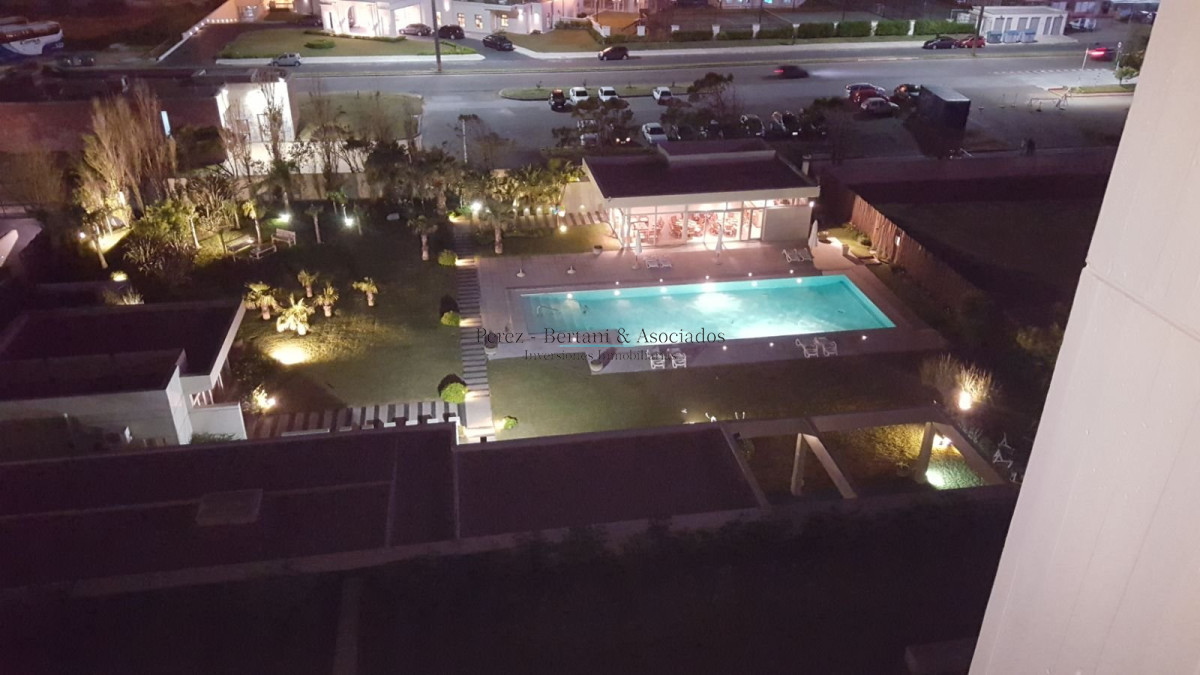 Apartamento ID.220 - Malecon Punta del Este - 3 dorm. Playa Mansa - Primera Fila