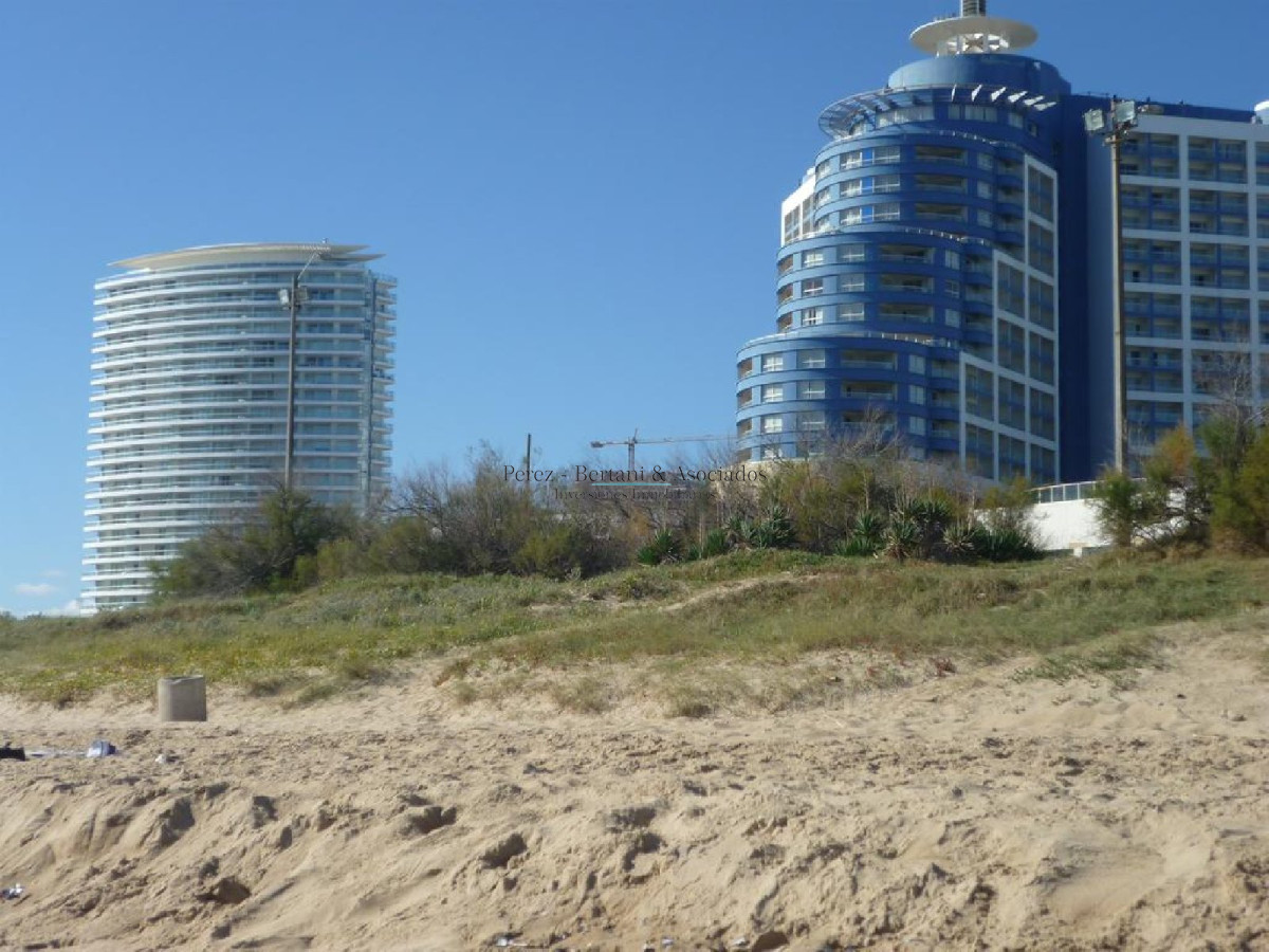 Apartamento ID.627 - Apartamento Season Tower Playa Mansa - 2 dormitorios - Jacuzzi mirando al Mar