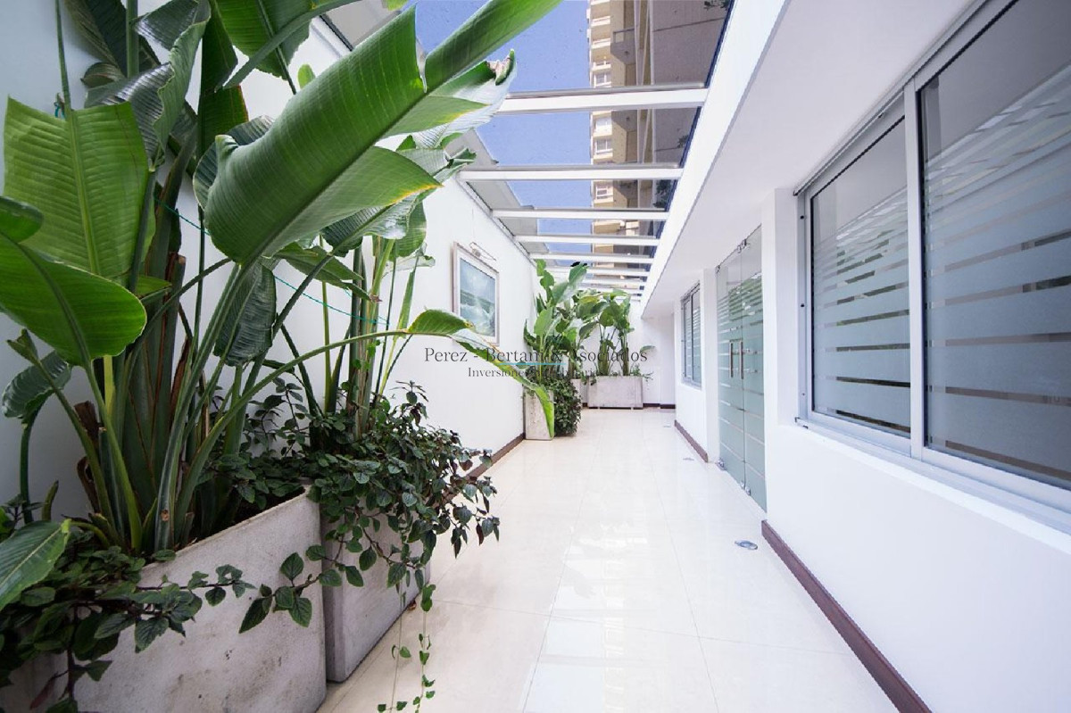 Apartamento ID.220 - Malecon Punta del Este - 3 dorm. Playa Mansa - Primera Fila