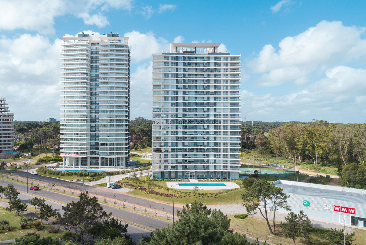Apartamento ID.1042 - Apartamento en Torre One esquinero piso alto en venta
