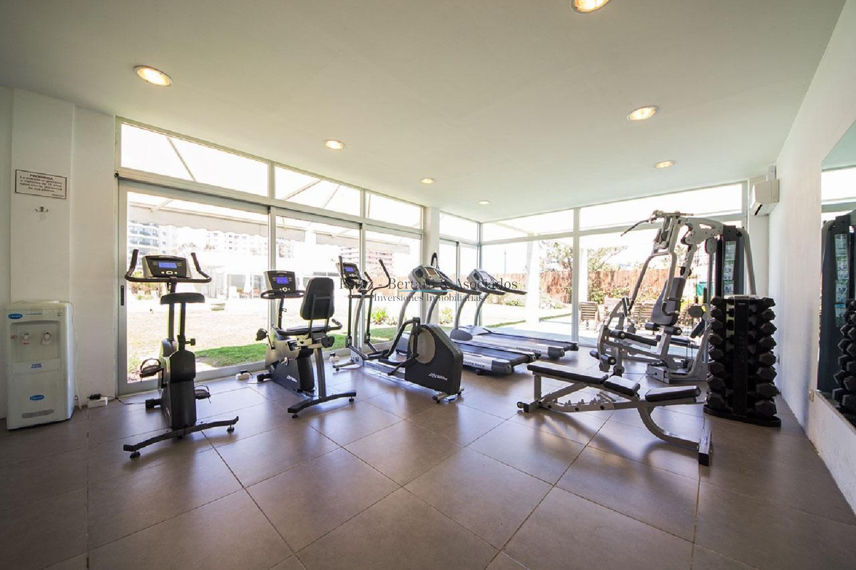 Apartamento ID.220 - Malecon Punta del Este - 3 dorm. Playa Mansa - Primera Fila