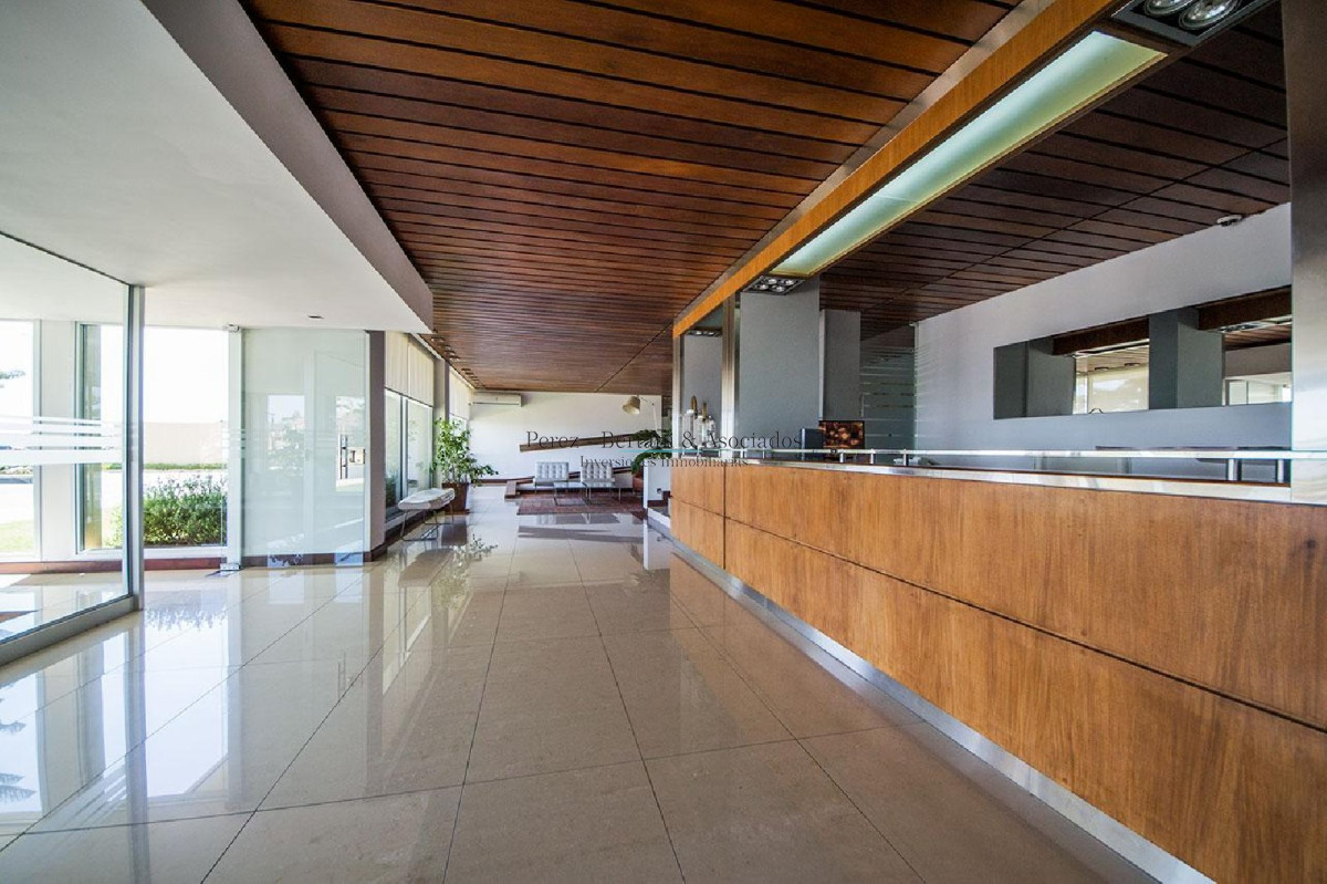 Apartamento ID.220 - Malecon Punta del Este - 3 dorm. Playa Mansa - Primera Fila
