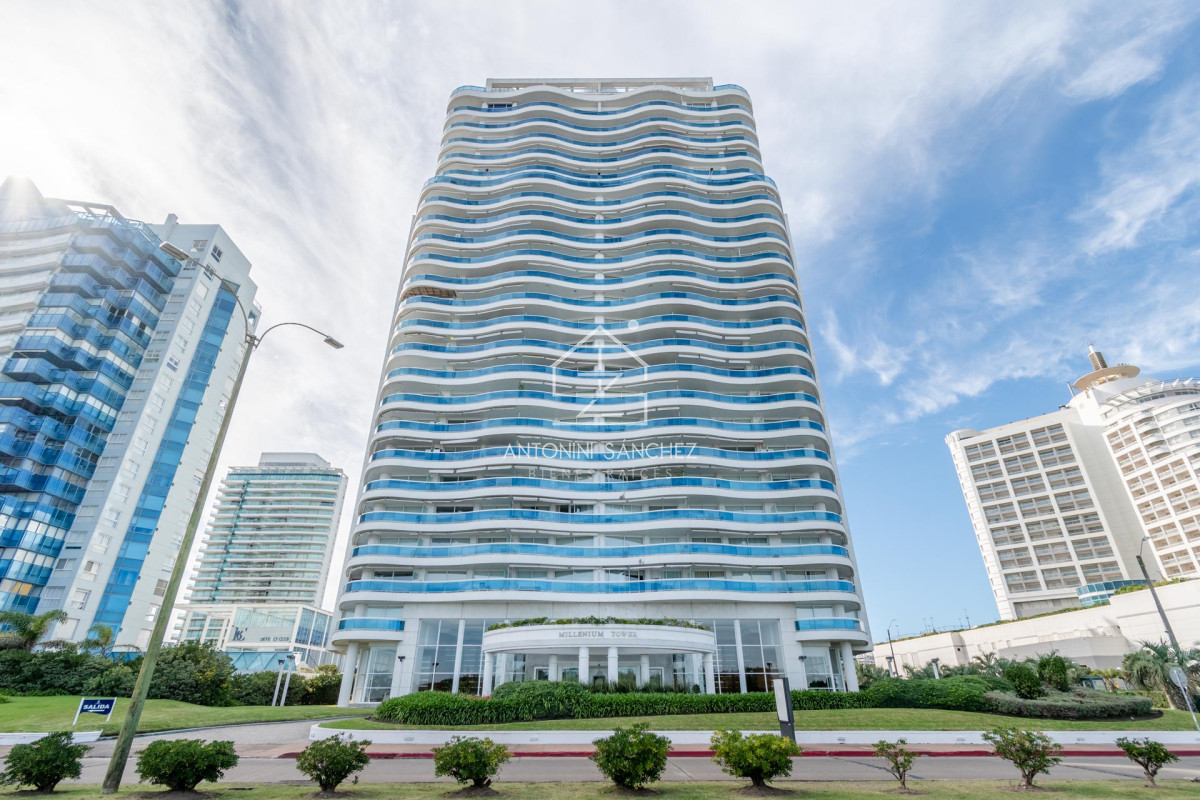 Apartamento ID.1417 - Millenium Tower Apartamento en Venta - Tres Dormitorios en Suite