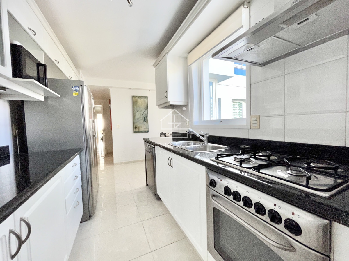 Apartamento ID.1420 - Millenium Tower  de Tres Dormitorios Primera Linea de Playa Mansa 