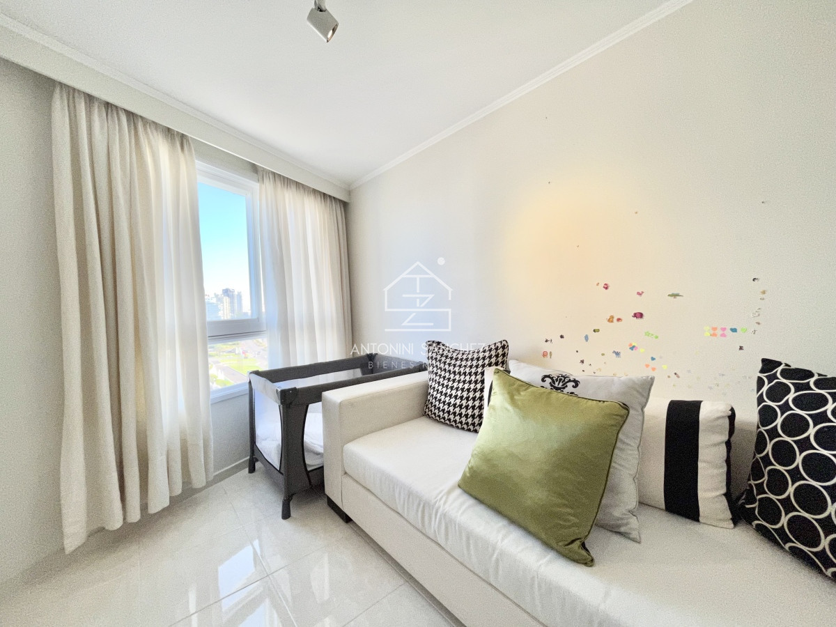 Apartamento ID.1420 - Millenium Tower  de Tres Dormitorios Primera Linea de Playa Mansa 