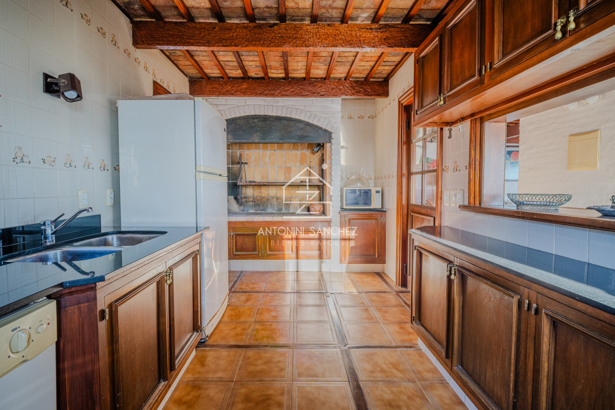 Apartamento ID.906 - Penthouse en venta de tres dormitorios y dependencia en Playa Mansa, Punta del Este.