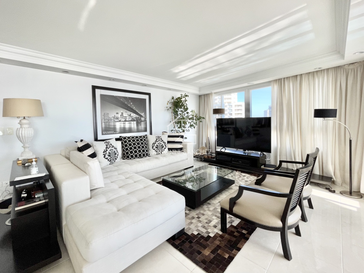 Apartamento ID.1420 - Millenium Tower  de Tres Dormitorios Primera Linea de Playa Mansa 