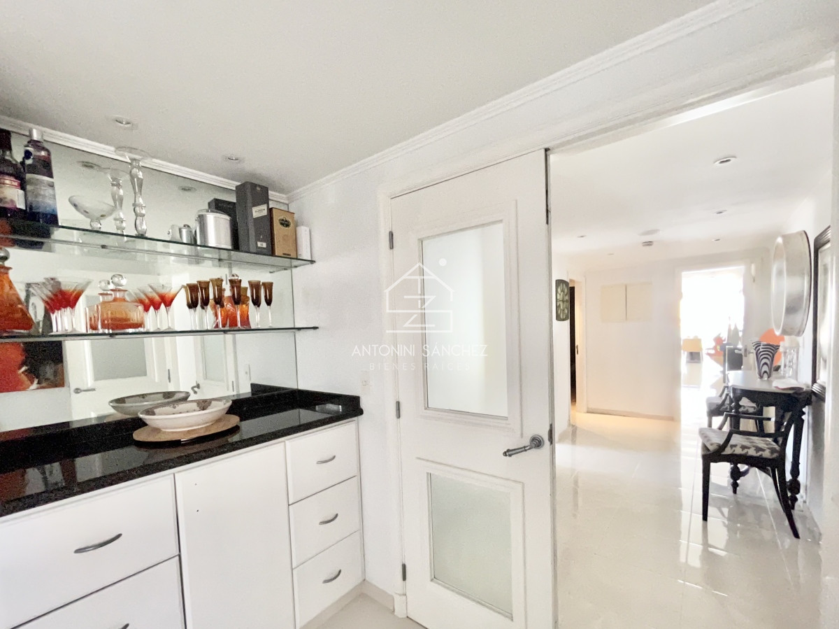 Apartamento ID.1420 - Millenium Tower  de Tres Dormitorios Primera Linea de Playa Mansa 