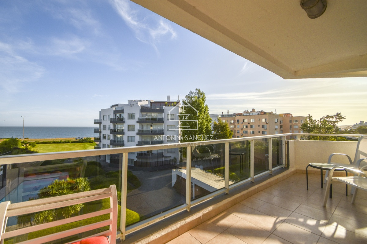 Apartamento ID.904 - Excelente Apartamento de Tres Dormitorios frente al Mar - Punta Este