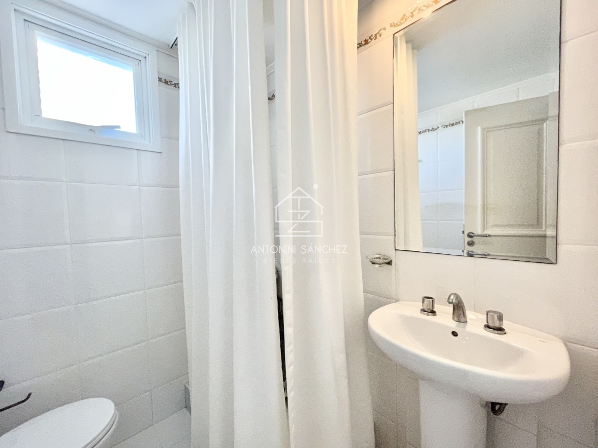 Apartamento ID.1420 - Millenium Tower  de Tres Dormitorios Primera Linea de Playa Mansa 