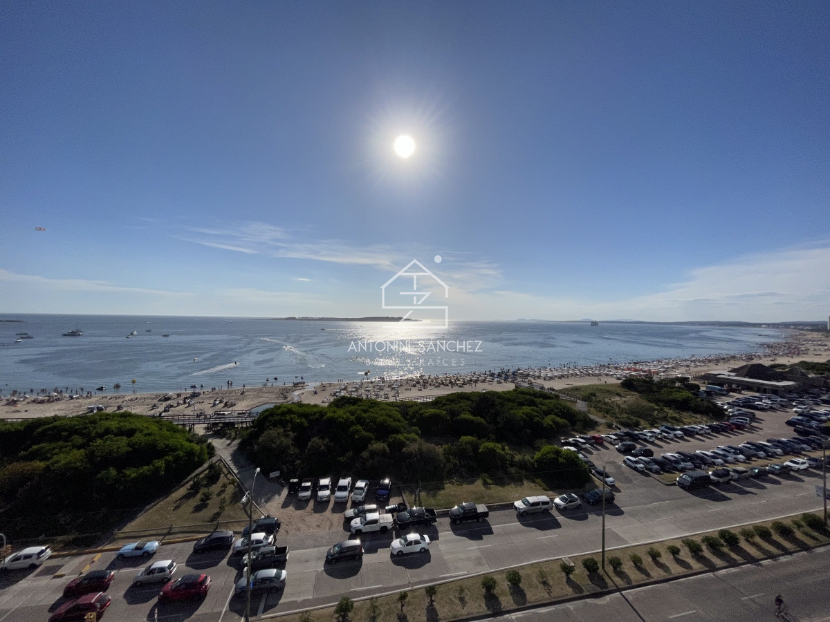 Apartamento ID.1420 - Millenium Tower  de Tres Dormitorios Primera Linea de Playa Mansa 
