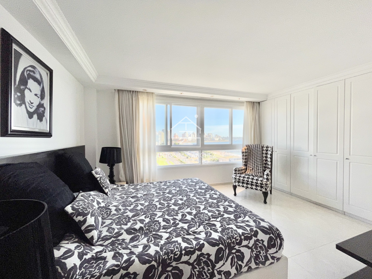 Apartamento ID.1420 - Millenium Tower  de Tres Dormitorios Primera Linea de Playa Mansa 