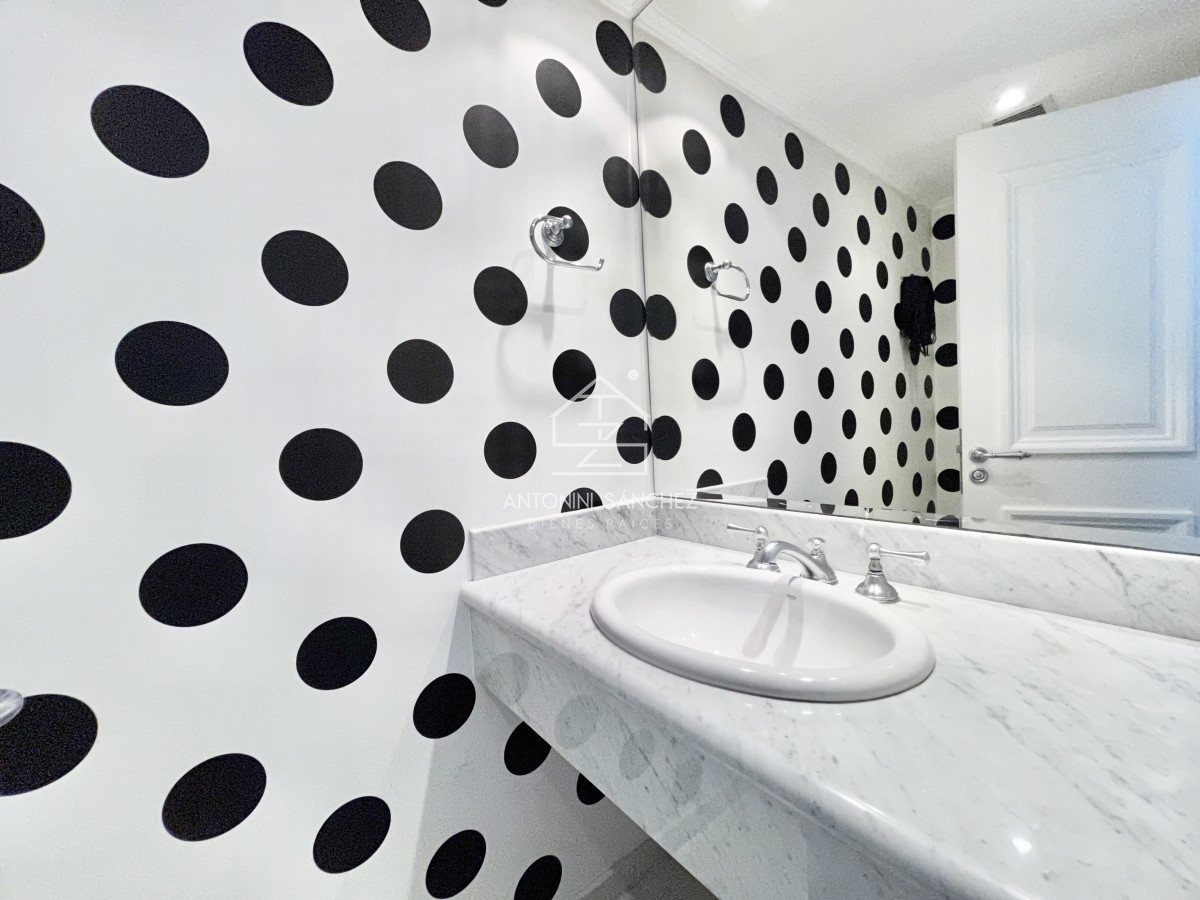 Apartamento ID.1420 - Millenium Tower  de Tres Dormitorios Primera Linea de Playa Mansa 