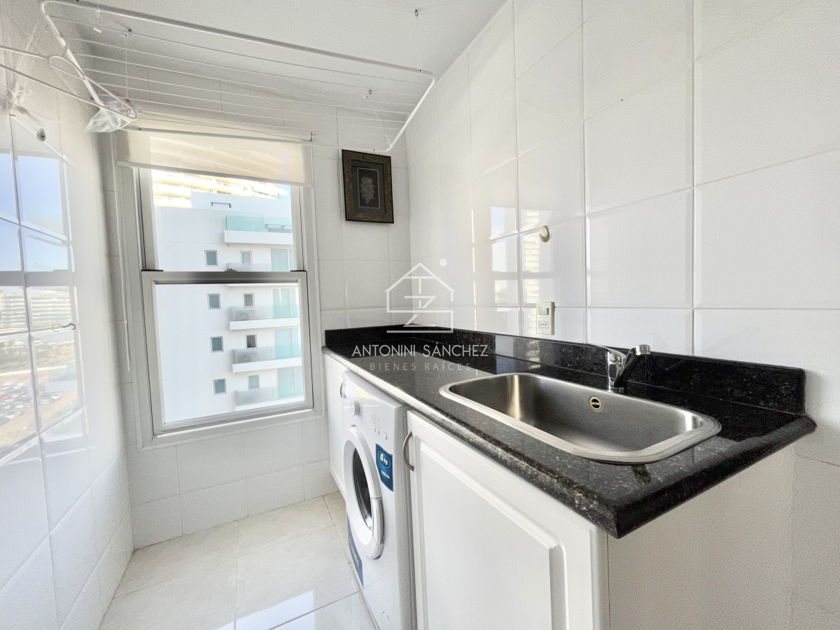 Apartamento ID.1420 - Millenium Tower  de Tres Dormitorios Primera Linea de Playa Mansa 
