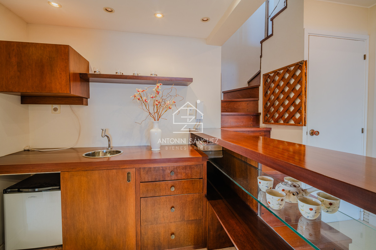 Apartamento ID.906 - Penthouse en venta de tres dormitorios y dependencia en Playa Mansa, Punta del Este.