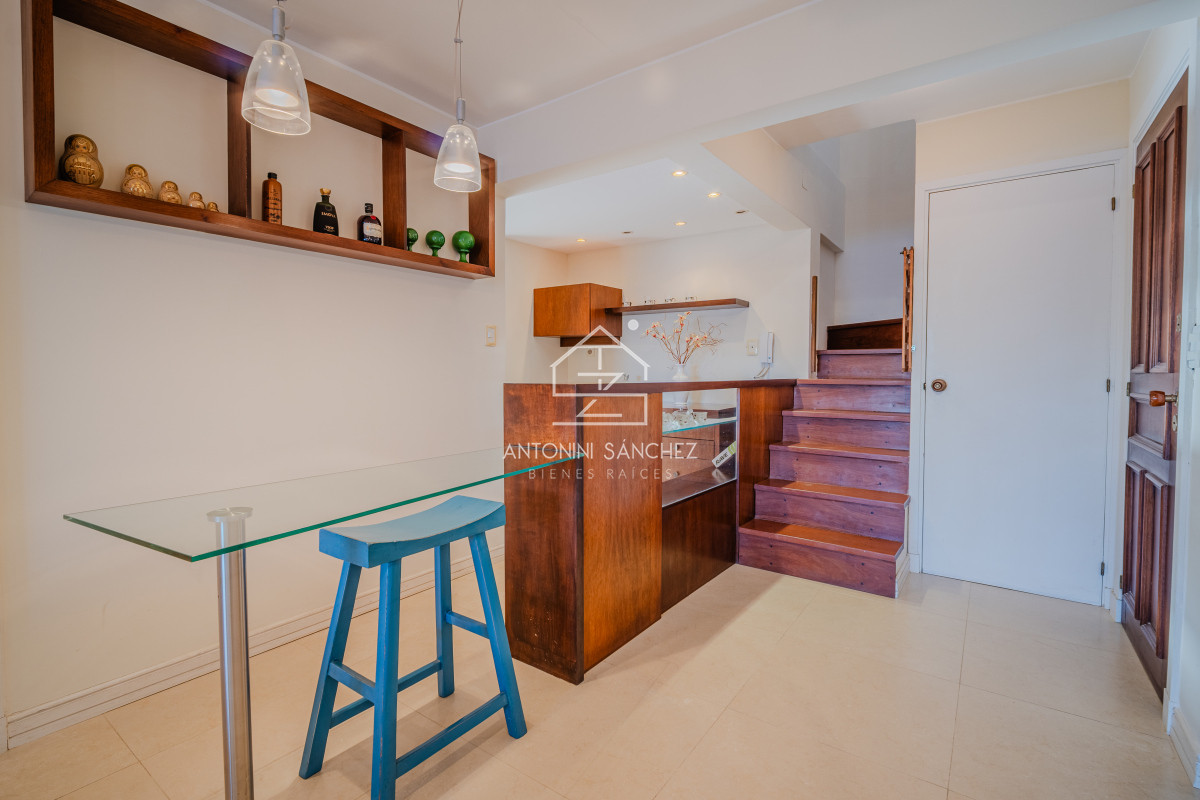 Apartamento ID.906 - Penthouse en venta de tres dormitorios y dependencia en Playa Mansa, Punta del Este.