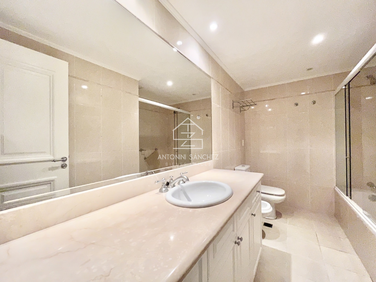 Apartamento ID.1420 - Millenium Tower  de Tres Dormitorios Primera Linea de Playa Mansa 