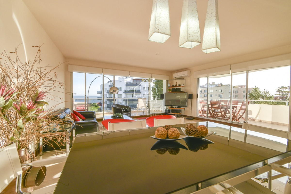 Apartamento ID.904 - Excelente Apartamento de Tres Dormitorios frente al Mar - Punta Este