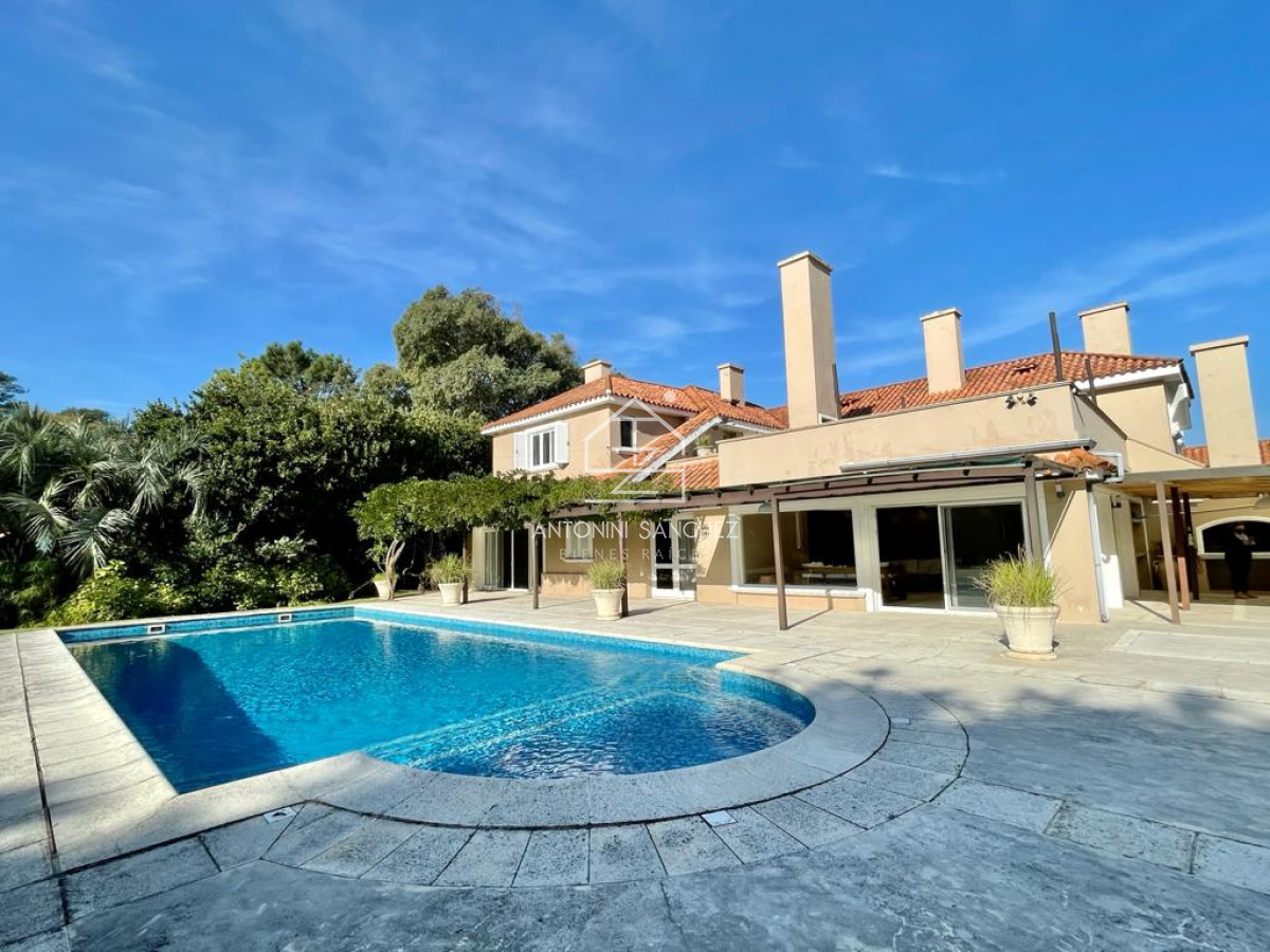 Casa ID.883 - Casa Mansion en Venta Playa Brava Punta del Este 