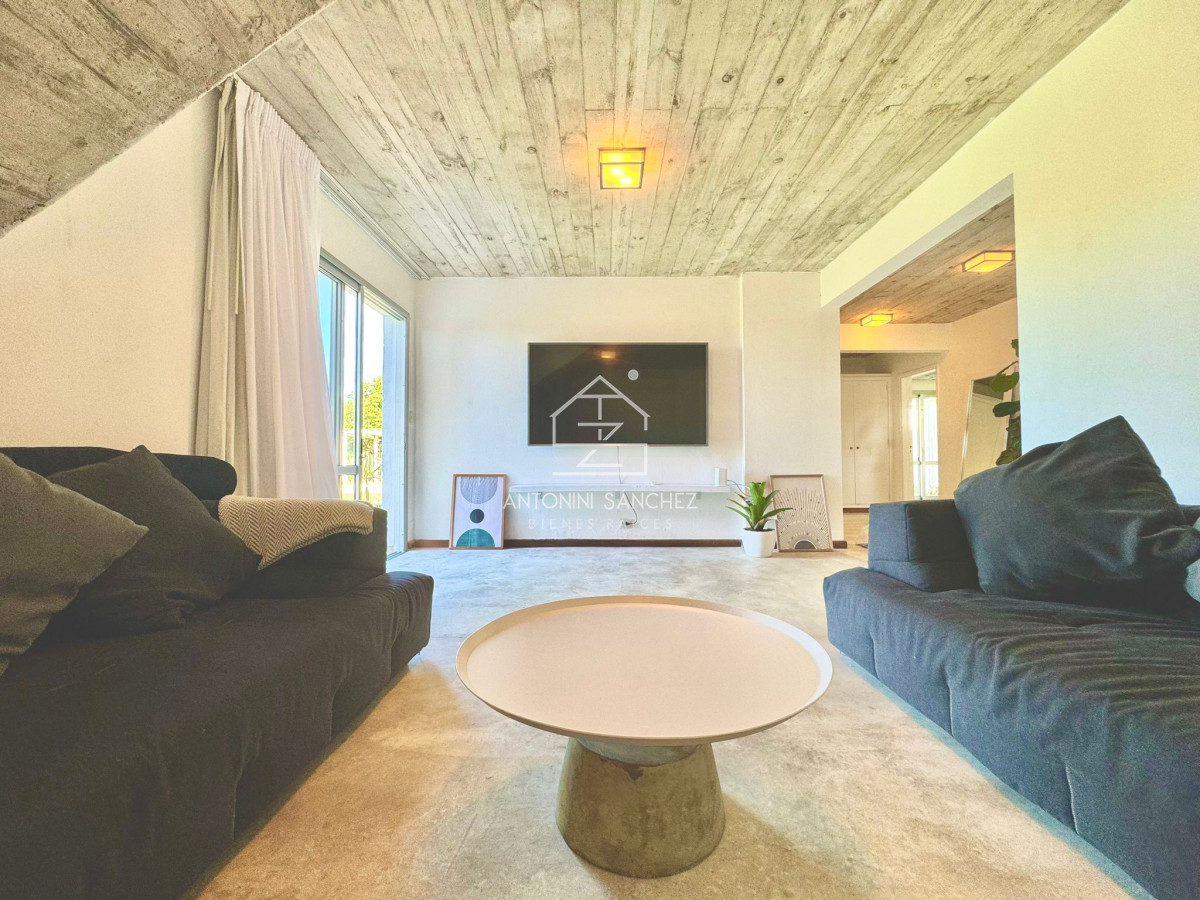 Casa ID.881 - Casa en Venta en Pueblo de José Ignacio Cuatro Dormitorios y Dependencia