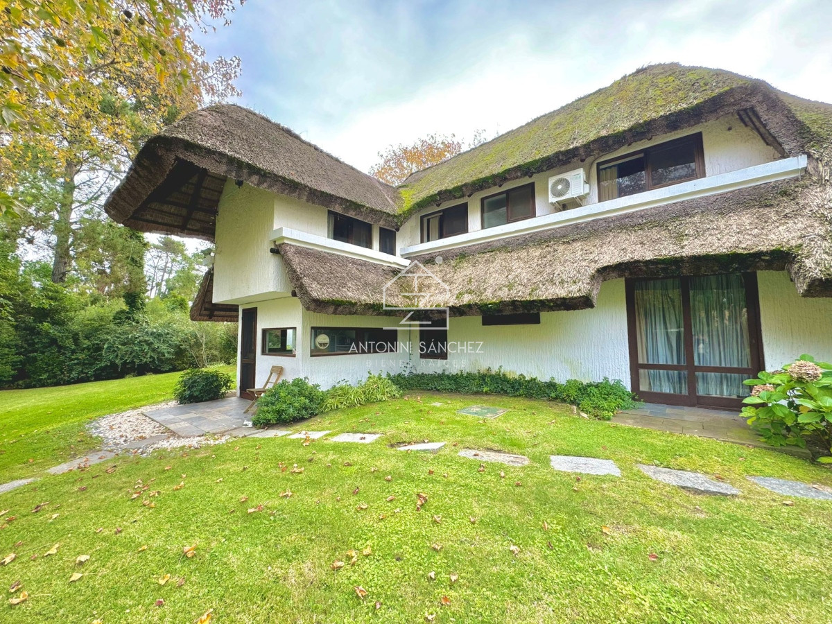 Casa ID.556 - Casa en Venta en San Rafael Cuatro Dormitorios