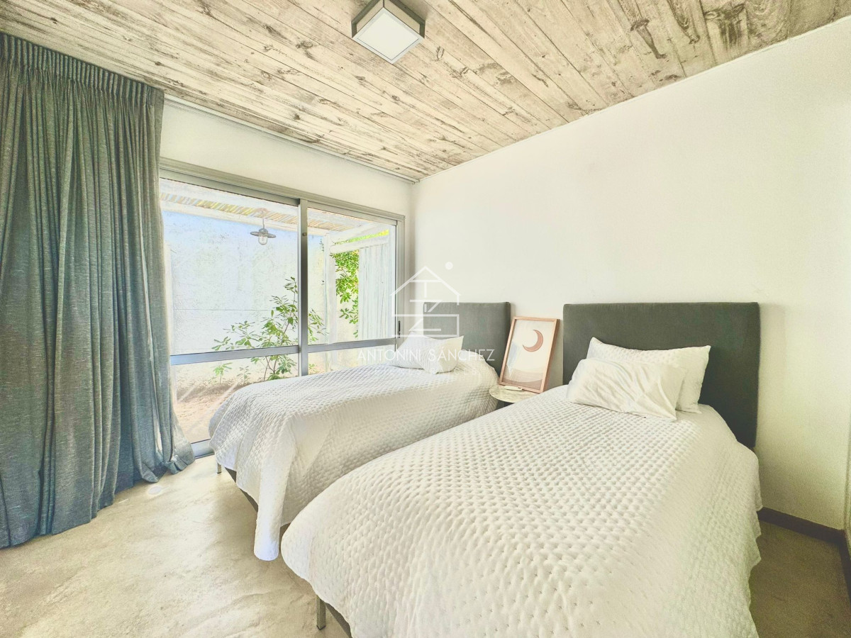 Casa ID.881 - Casa en Venta en Pueblo de José Ignacio Cuatro Dormitorios y Dependencia