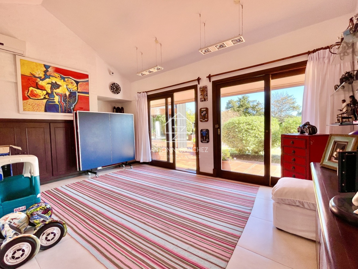 Casa ID.1161 - Espectacular casa en Playa Mansa con Pisicina