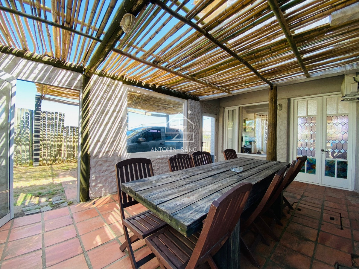Casa ID.1173 - Casa a metros del mar 3 dormitorios 2 baños más dependencia con baño