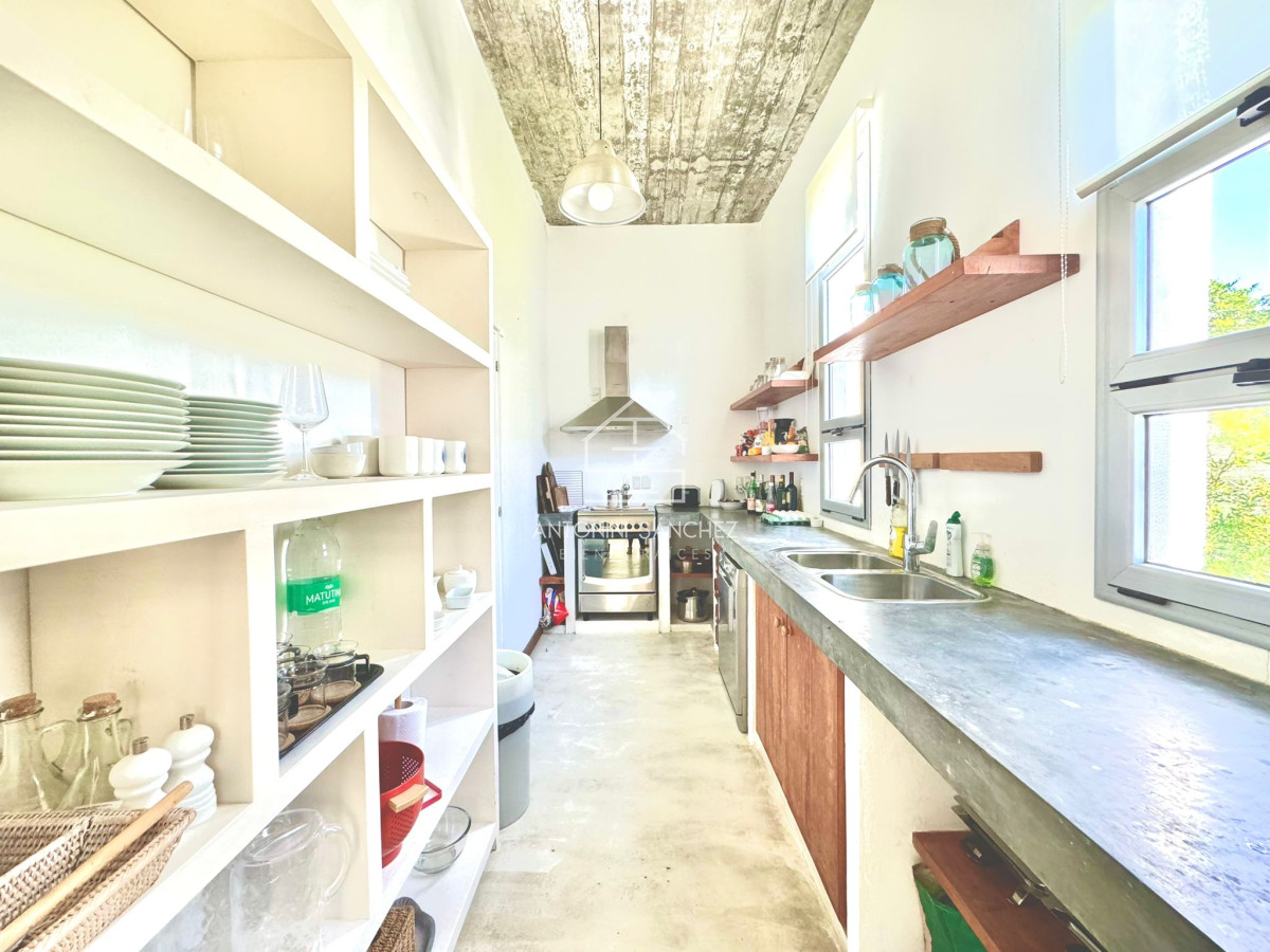 Casa ID.881 - Casa en Venta en Pueblo de José Ignacio Cuatro Dormitorios y Dependencia