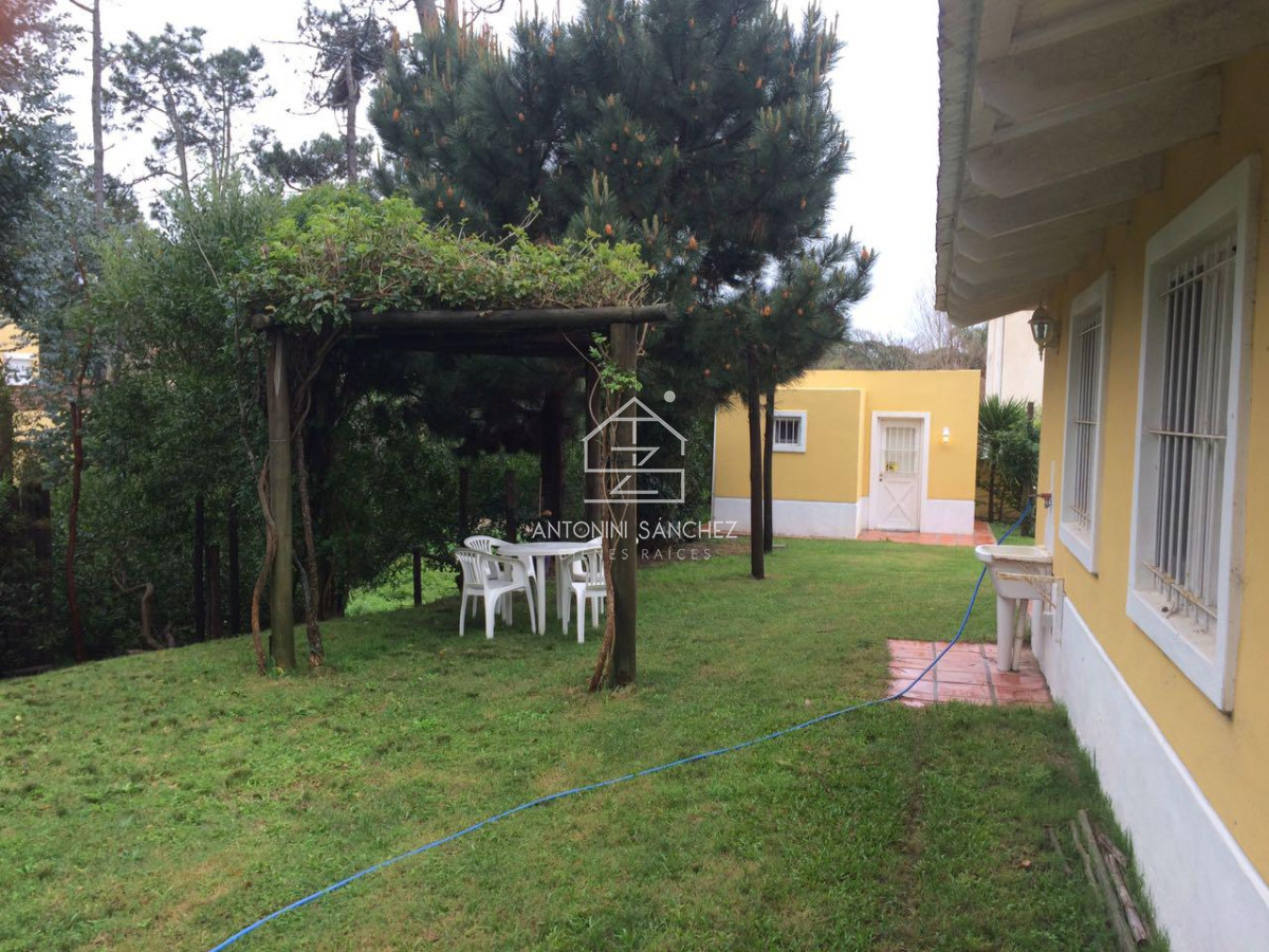 Casa ID.1174 - Casa en La Barra con muy Buenas Vistas