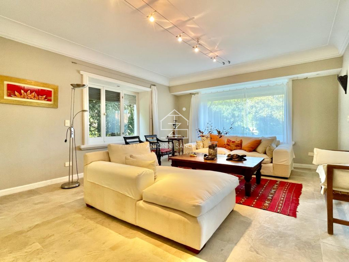 Casa ID.883 - Casa Mansion en Venta Playa Brava Punta del Este 
