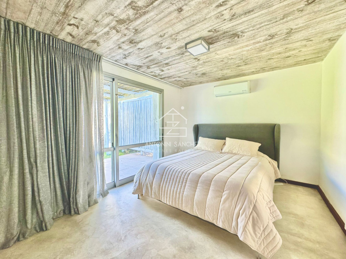 Casa ID.881 - Casa en Venta en Pueblo de José Ignacio Cuatro Dormitorios y Dependencia