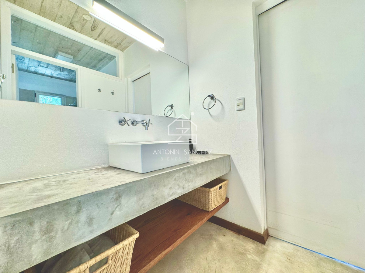 Casa ID.881 - Casa en Venta en Pueblo de José Ignacio Cuatro Dormitorios y Dependencia