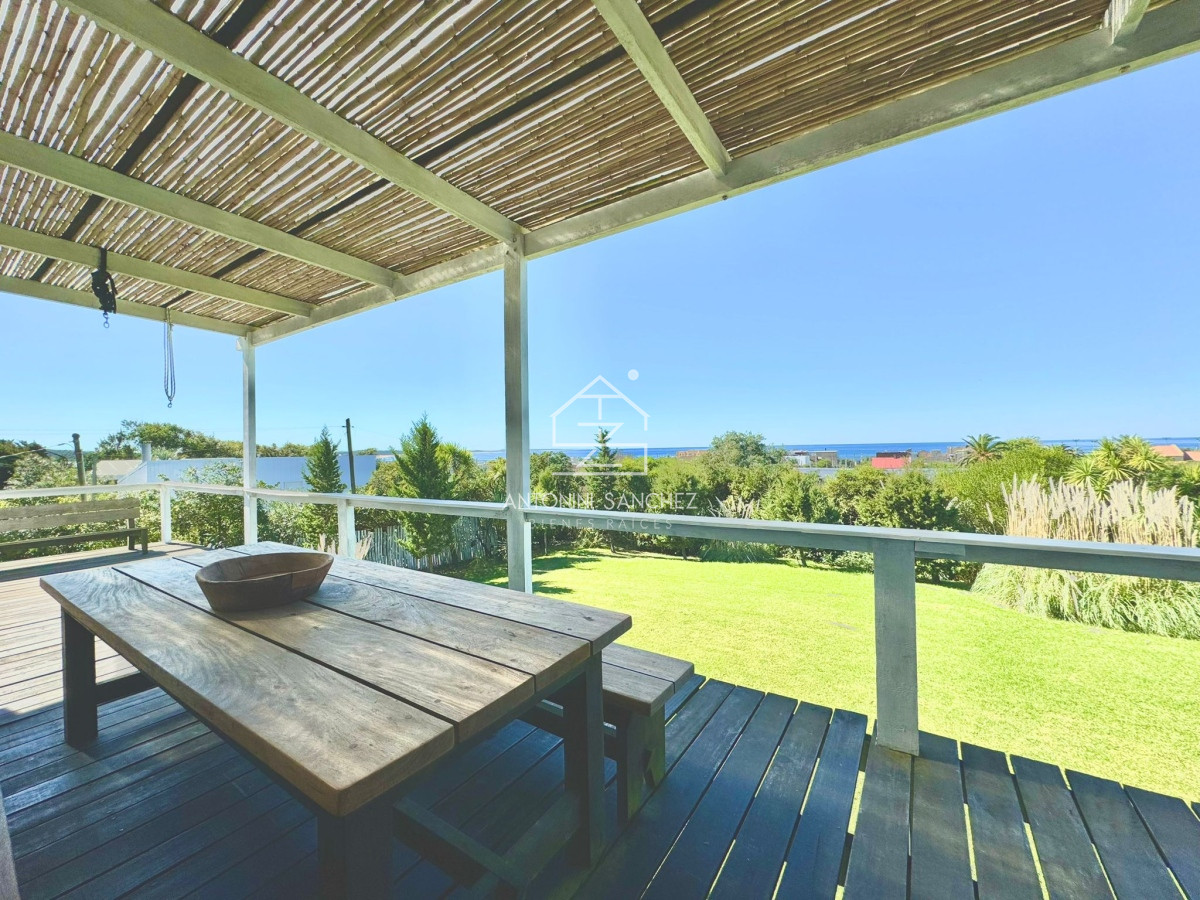 Casa ID.881 - Casa en Venta en Pueblo de José Ignacio Cuatro Dormitorios y Dependencia