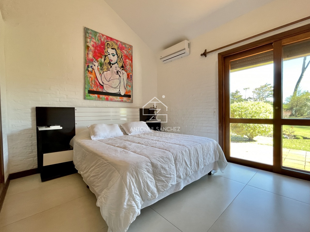 Casa ID.1161 - Espectacular casa en Playa Mansa con Pisicina