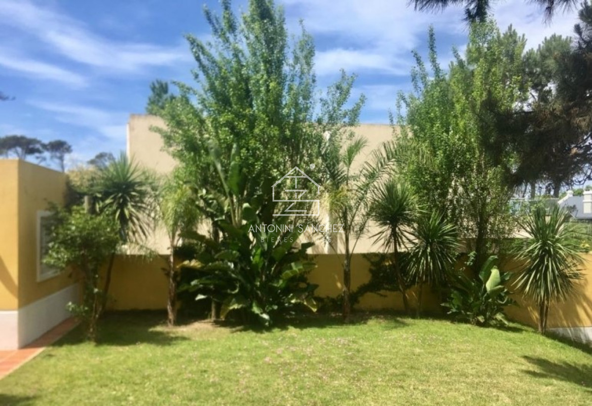 Casa ID.1174 - Casa en La Barra con muy Buenas Vistas