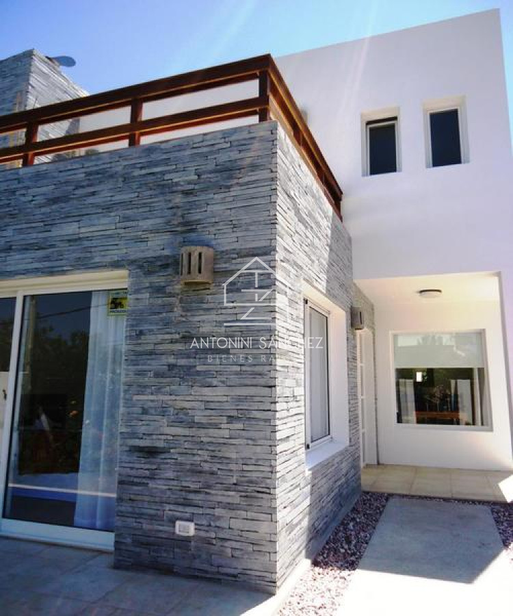 Casa ID.1170 - Casa en La Barra, 4 dormitorios *
